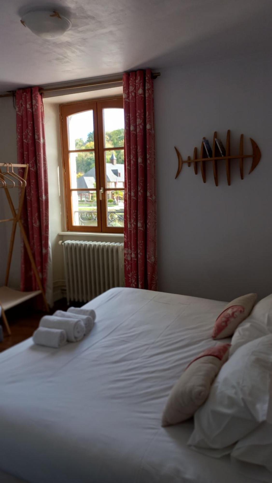 Le Poisson Ivre Bed & Breakfast Dinan Exterior photo